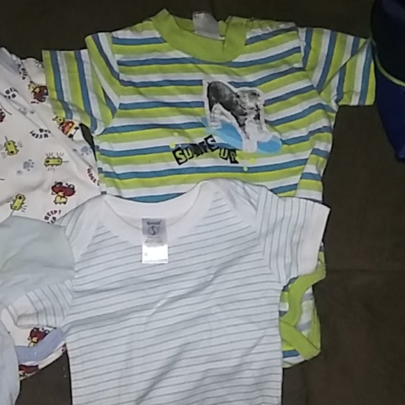 5 onesies 1 to 3 months - Picture 2 of 4